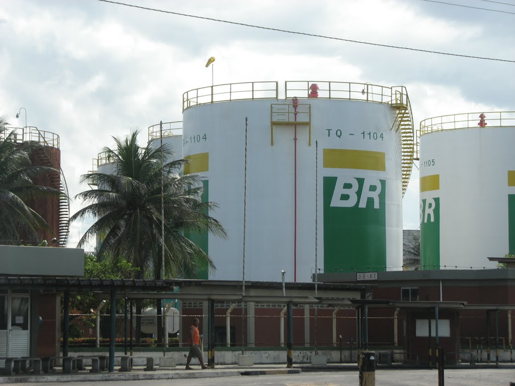 Tanque de combustible de BR Petrobras en Fortaleza. FOTO: Petrobras.