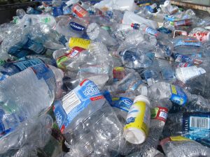 La CE quiere reciclar el 80% de los envases en 2030. FOTO: Wikipedia.