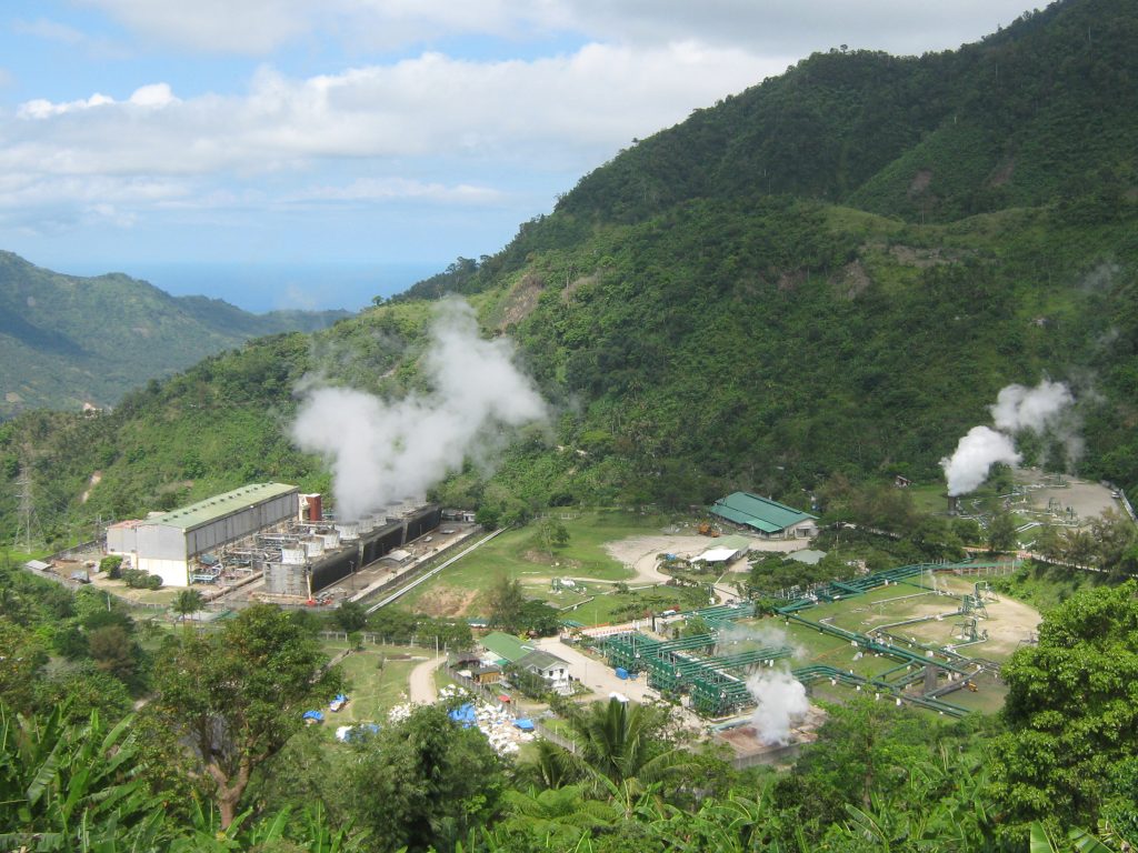 Planta de energía geotérmica en Filipinas. FOTO: Wikimedia
