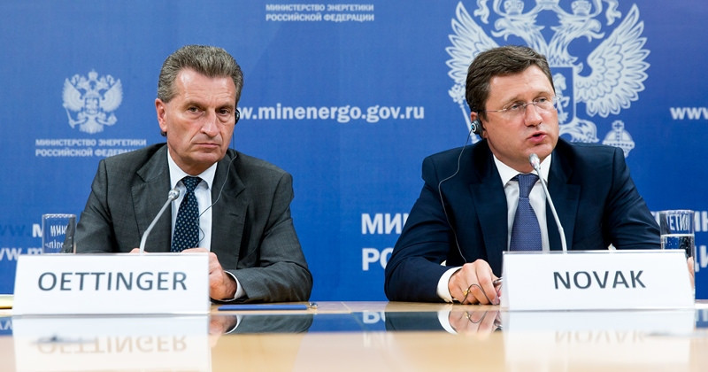 El comisario europeo de Energía, Günther Oettinger, en una reunión en Moscú con el ministro ruso de Energía, Aleksandr Novak. FOTO: CE 
