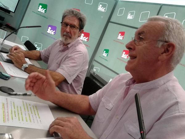 Cayo Lara y Adolfo Barrena, durante la rueda de prensa. FOTO: IU.