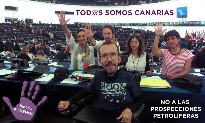 Echenique en primer plano, y detrás Pablo Iglesias y el resto de eurodiputadas de Podemos se fotografían en contra de las prospecciones. FOTO: Montaje en la cuenta de Twitter de Pablo Echenique.