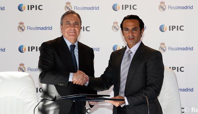 Florentino Pérez junto al presidente de Cepsa y director general de IPIC, Khadem Al Qubaisi. FOTO: Helios de la Rubia/Real Madrid.