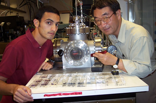 Sungho Jin, en el laboratorio de la Universidad de San Diego.