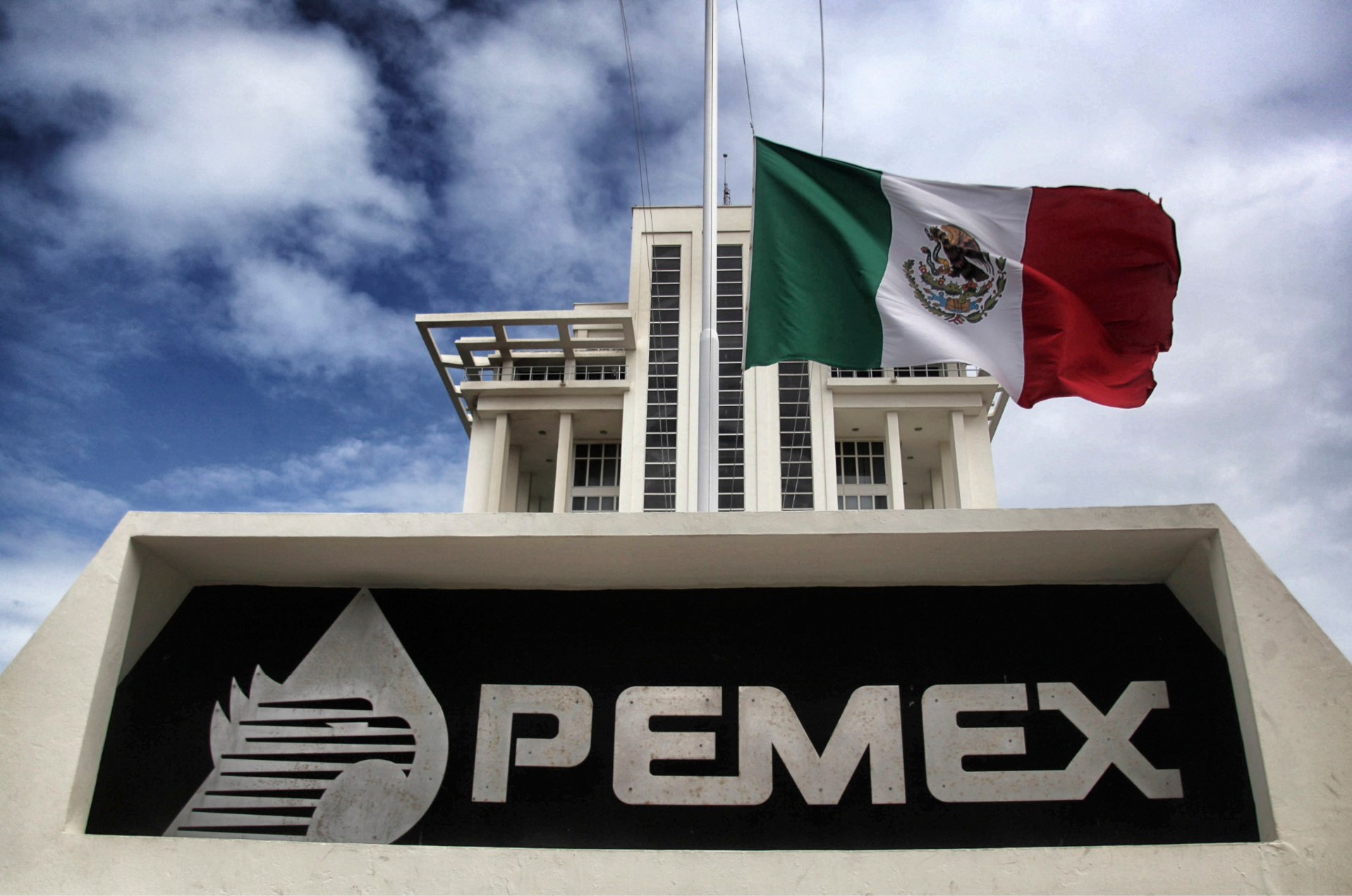 Pemex aumenta sus pérdidas por la depreciación del peso y la caída del precio del crudo.  FOTO: Pemex