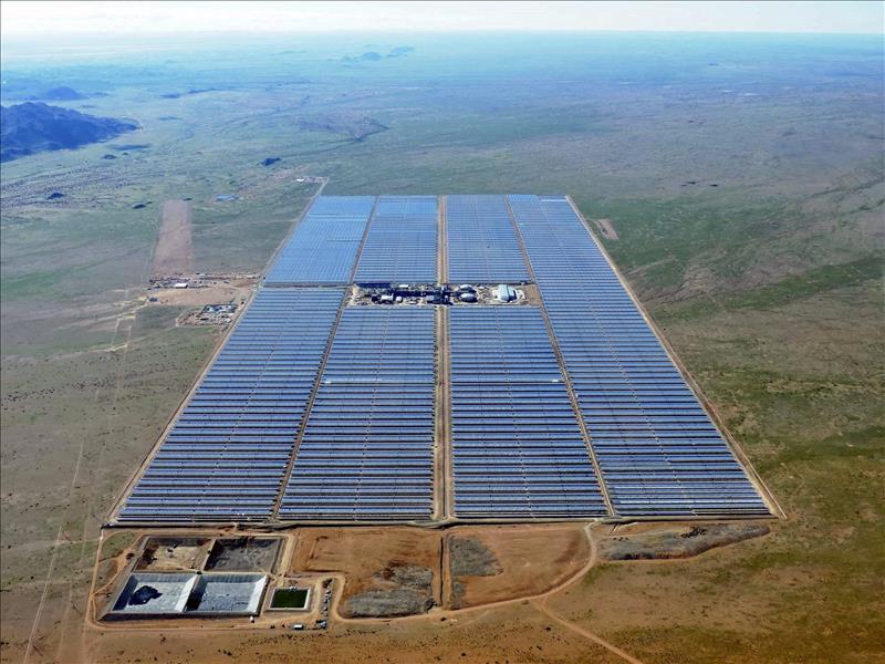 Planta de Kaxu Solar One de Abengoa, la mayor planta termosolar de África. FOTO: Abengoa/EFE.