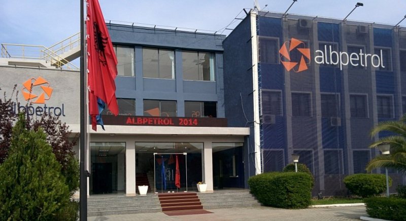 Sede de la petrolera pública albanesa Albpetrol. 