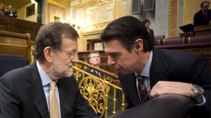El presidente del Gobierno, Mariano Rajoy, y el ministro de Industria, José Manuel Soria.