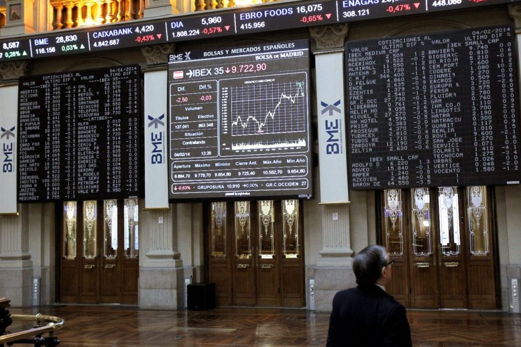 Panel electrónico del Ibex35 en la Bolsa de Madrid.