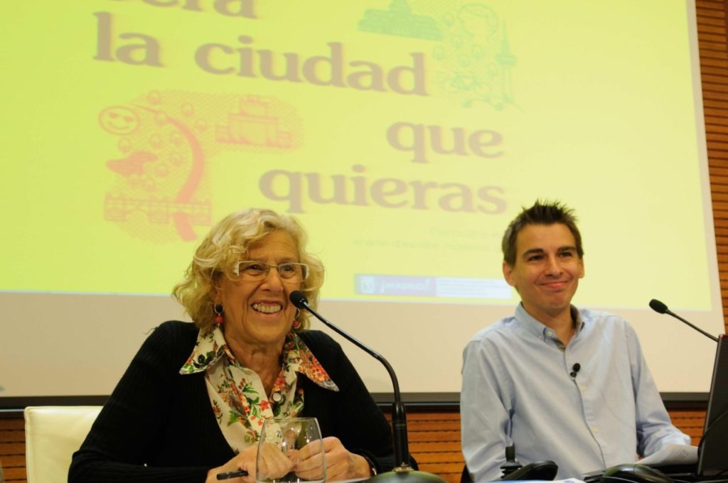 Manuela Carmena y Pablo Soto, durante la presentación del portal Decide Madrid. FOTO: Ayuntamiento.
