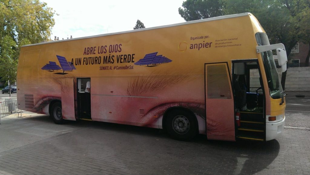 El autobús con el que Anpier recorrerá toda España en las próximas semanas. FOTO: RR.