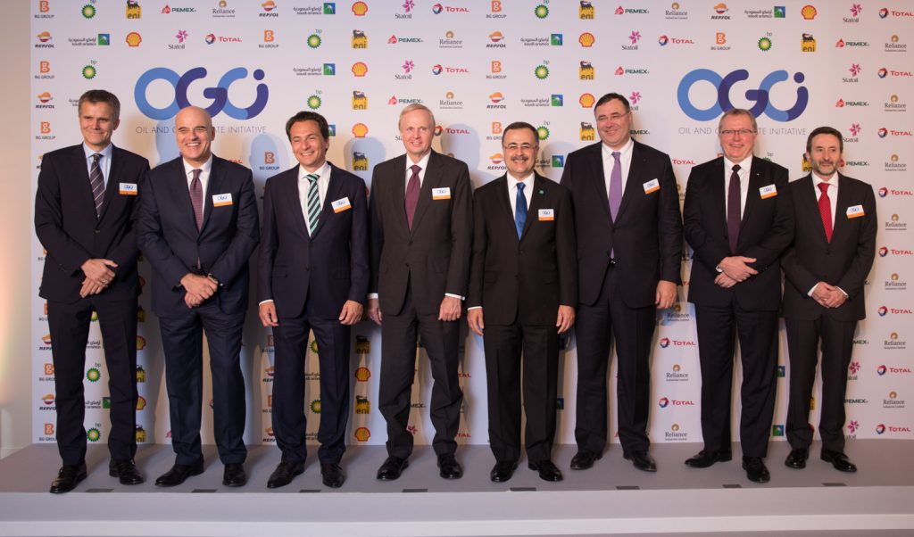 Los diez representantes de las mayores petroleras del mundo. A la derecha, Imaz, de Repsol. FOTO: Repsol.