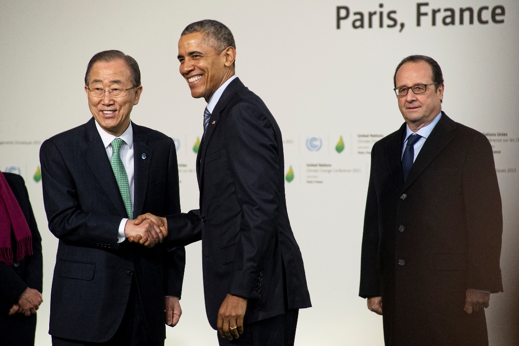 Barack Obama saluda a Ban Ki Moon a su llegada a la Cumbre. FOTO: COP21.