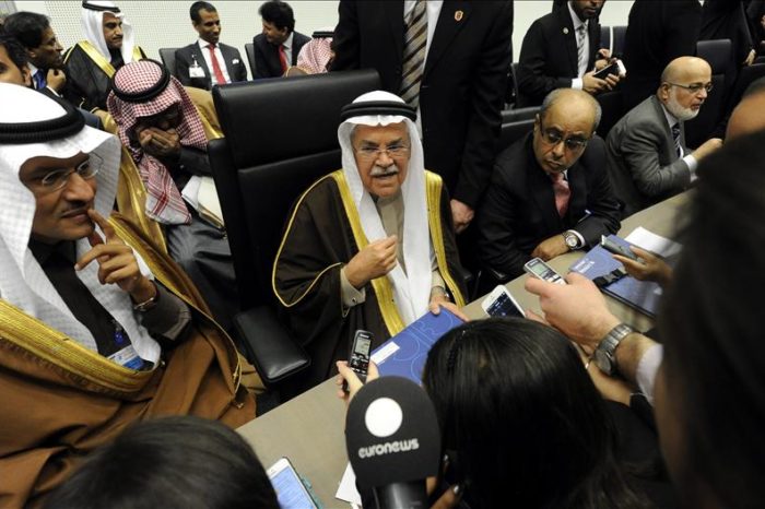 La estrategia de Arabia Saudí de ahogar a sus rivales empieza a dar resultados