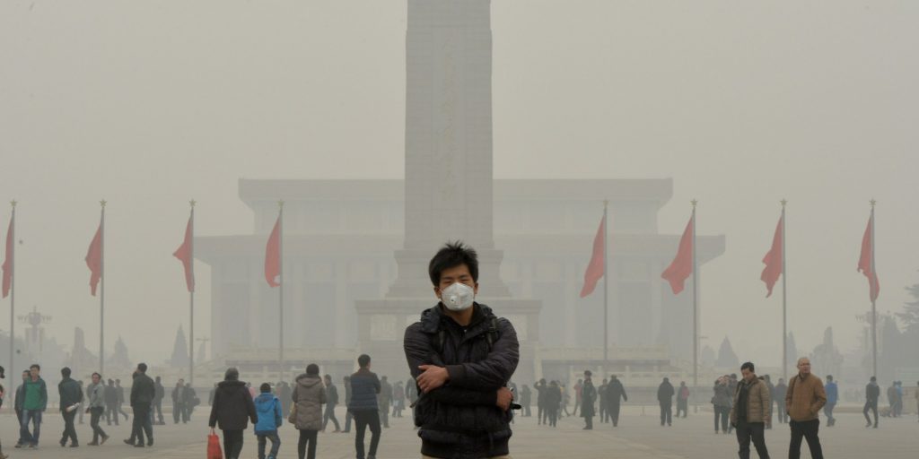 Pekín ha establecido la alerta roja por alta contaminación, la primera vez que lo hace en la historia.