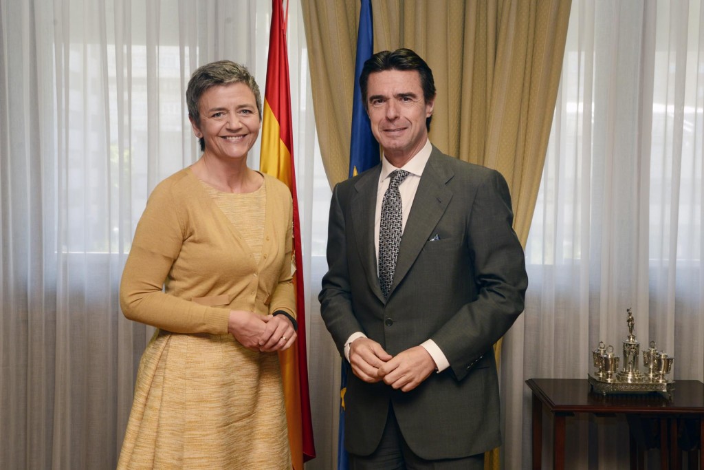 La comisaria Vestager junto al ministro Soria en una visita a Madrid el año pasado. FOTO: Minetur.