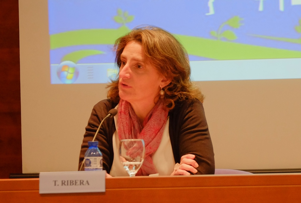 Teresa Ribera es una profunda convencida de que dentro de unos años ya no existirán los combustibles fósiles.
