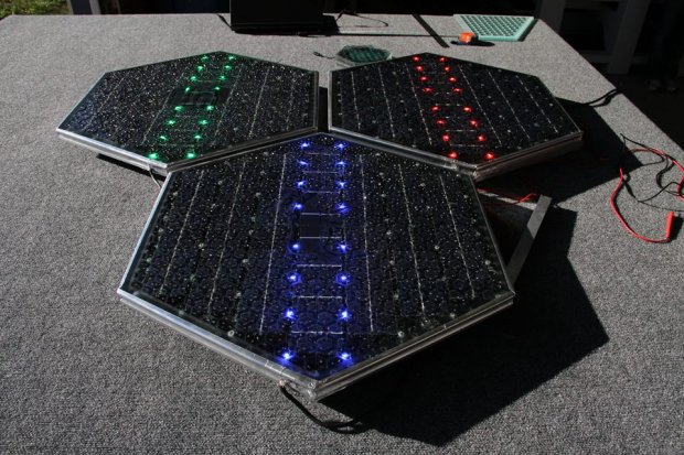 Prototipos reales del panel SR3, de Solar Roadways.