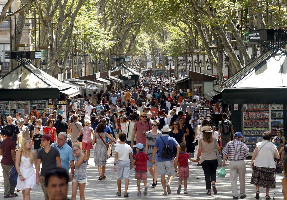 La Rambla, una calle peatonal en el corazón de Barcelona.
