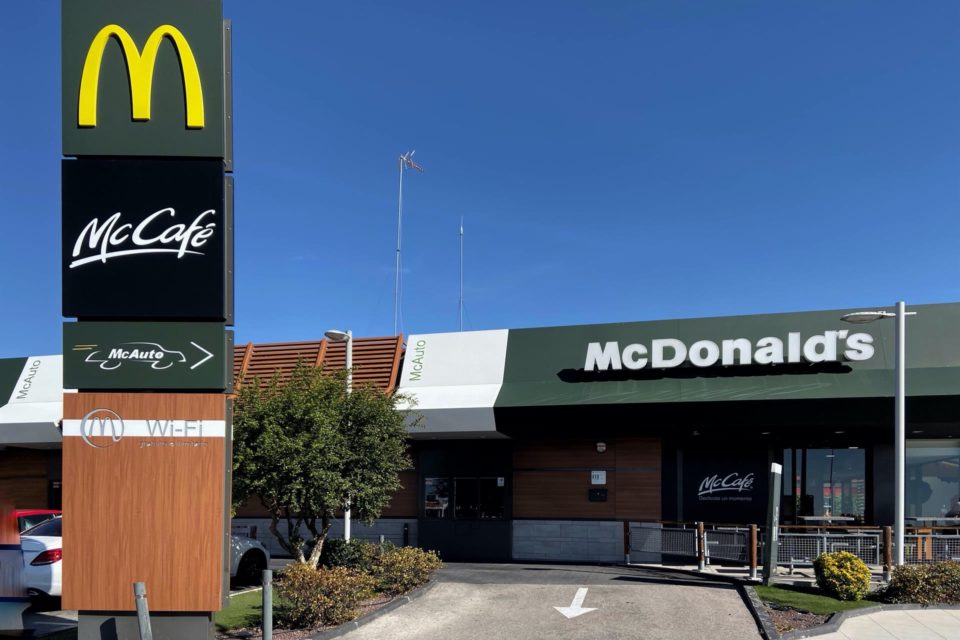 McDonald’s se alía con Iberdrola y Endesa para instalar 150 puntos de