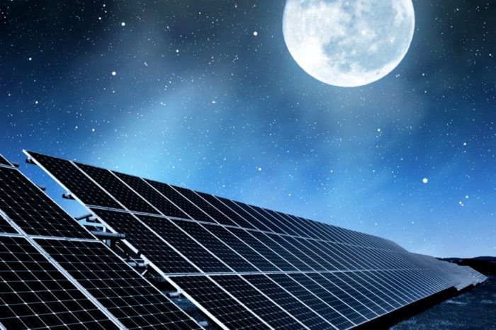 Paneles 'anti solares': la célula fotovoltaica nocturna que genera electricidad cuando no luce el sol