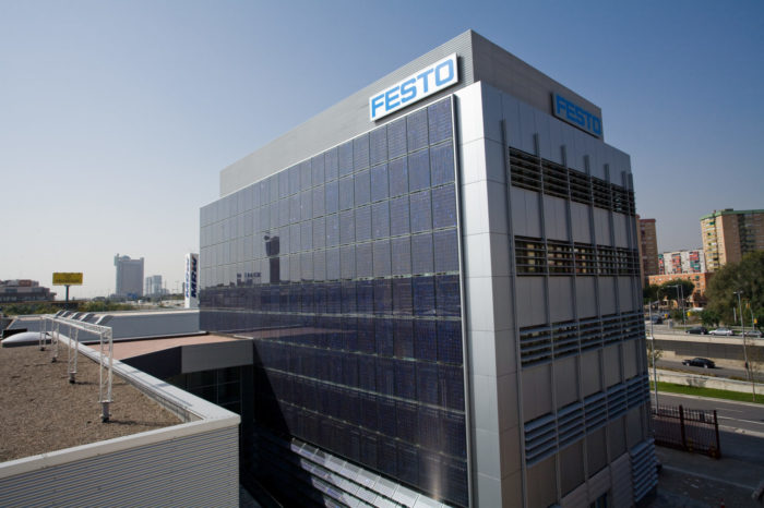 La empresa de automatización Festo prevé reducir su coste energético un 27% con 300 placas fotovoltaicas