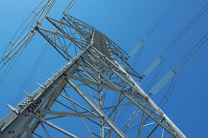 REE instala terminales satelitales en algunos puntos de alta tensión de la red eléctrica para luchar contra la brecha digital