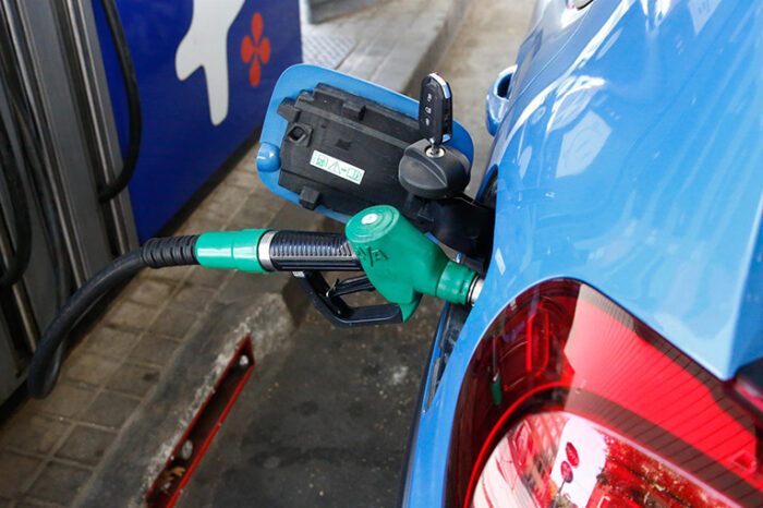 La gasolina sube un 0,94%, el gasóleo un 1,18% y ambos encadenan ocho semanas consecutivas de ascensos