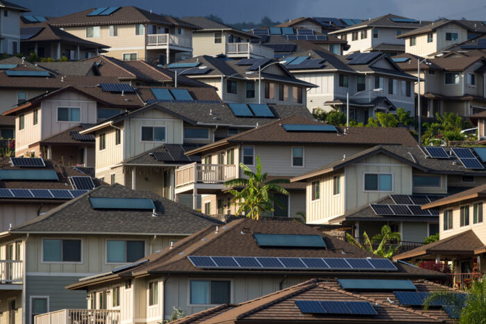 Hawái apunta a otros 50.000 sistemas solares en azoteas para cerrar la última planta de carbón