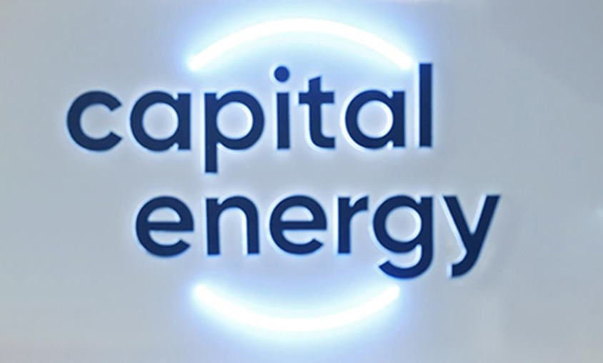 Logo de Capital Energy en su sede. FOTO: Capital Energy
