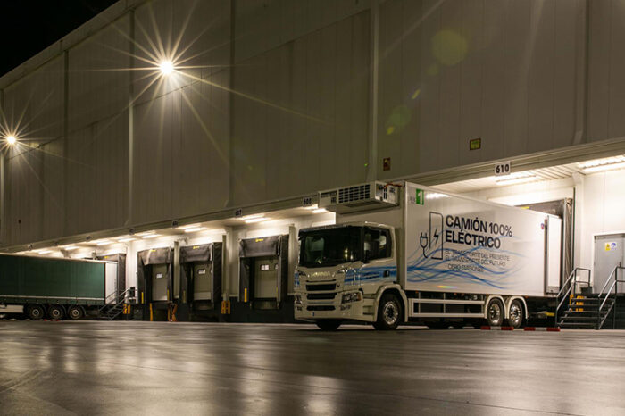 Mercadona inicia una prueba con un nuevo camión 100% eléctrico y libre de emisiones GEI, partículas y NOx