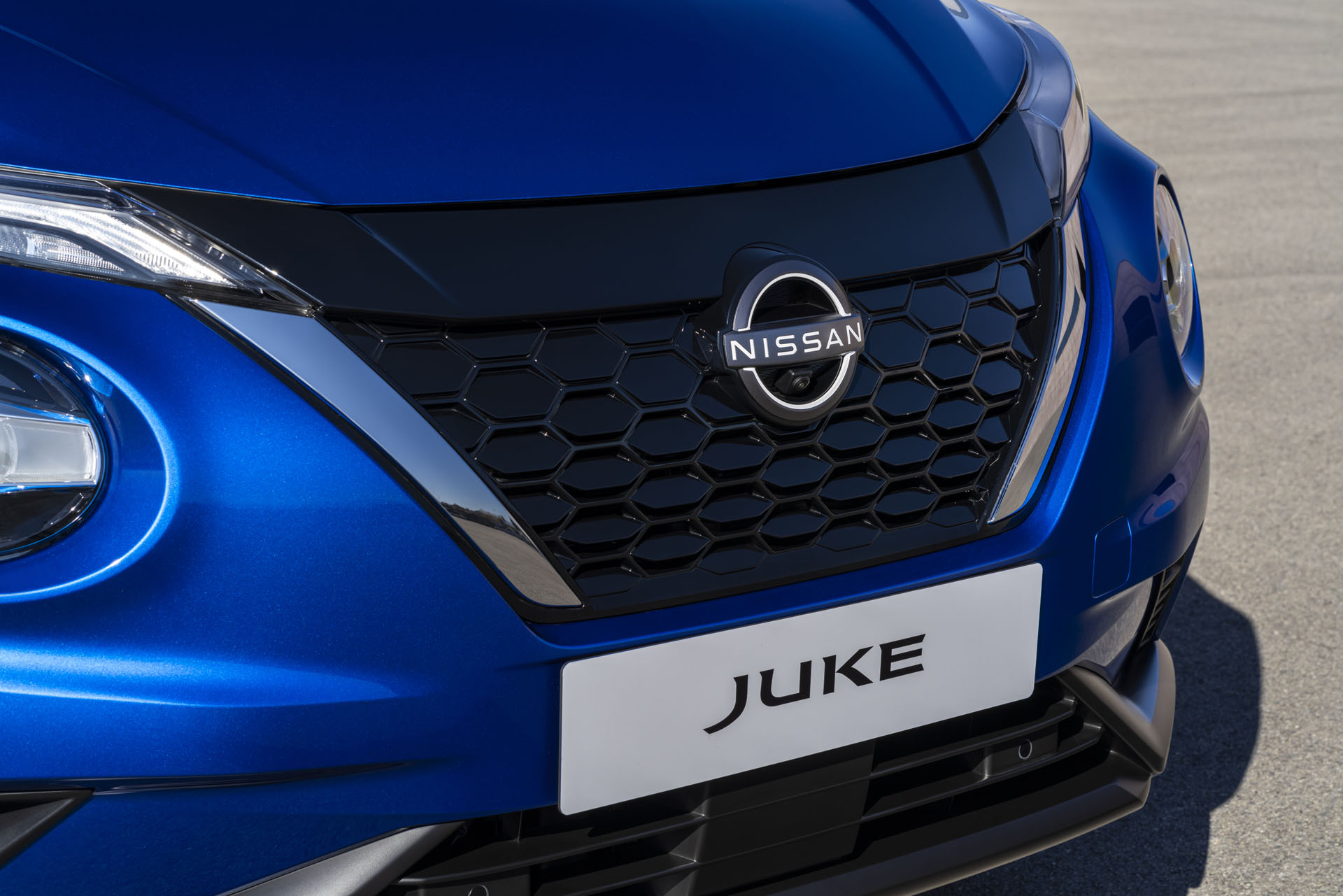 Nissan Juke Hybrid parrilla