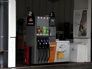 Surtidores de gasolina, en Madrid (España) a 14 de mayo de 2020. FOTO: Óscar Cañas - Europa Press