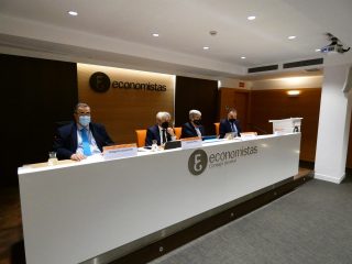 Gregorio Izquierdo, Valentín Pich, Guillem López Casasnovas y Agustín Fernández (de izda. A dcha.). FOTO: CGE