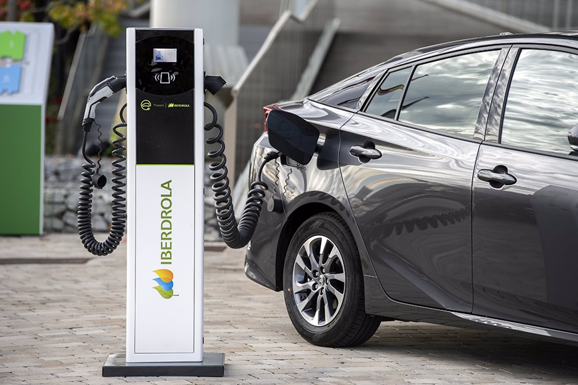 Iberdrola acelera el despliegue de infraestructuras de recarga para coches  eléctricos - El Periódico de la Energía