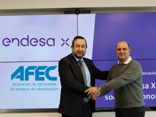 El presidente de AFECT, Francisco Perucho y el director general de Endesa X, Davide Ciciliato. FOTO: Endesa X