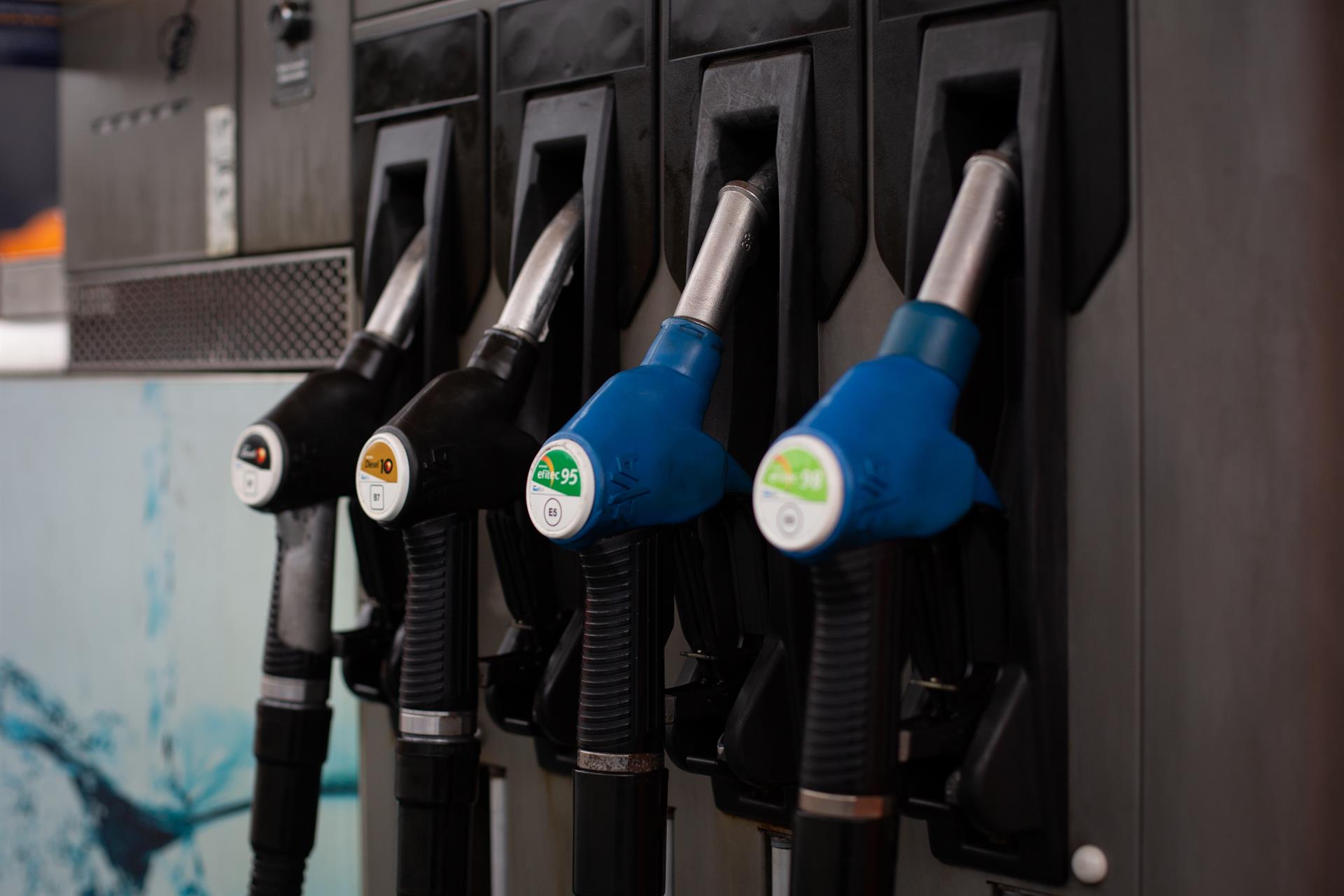 Superioridad Pulido Injerto La gasolina se desboca y marca un nuevo récord mientras el diésel sigue  siendo más caro que en la UE - El Periódico de la Energía