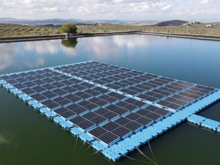 Planta solar fotovoltaica flotante. FOTO: Vialterra