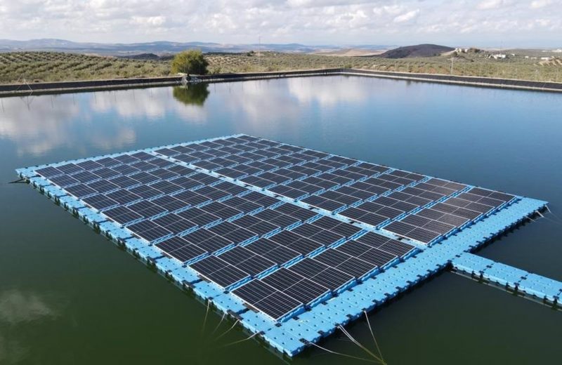 Planta solar fotovoltaica flotante. FOTO: Vialterra