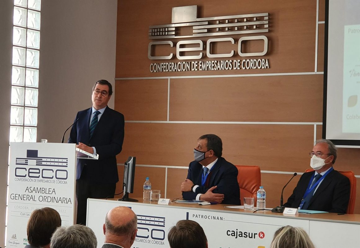Garamendi interviene en la Asamblea General de la Confederación de Empresarios de Córdoba. FOTO: CECO