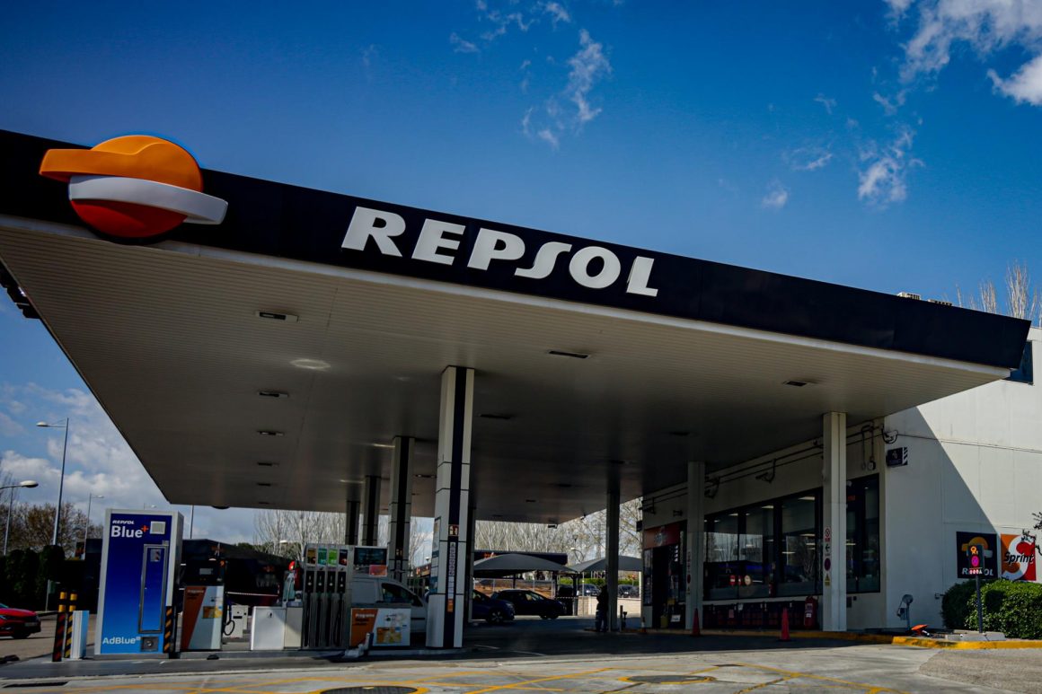 Gasolinera de Repsol ubicada en Madrid. FOTO: Ricardo Rubio - Europa Press