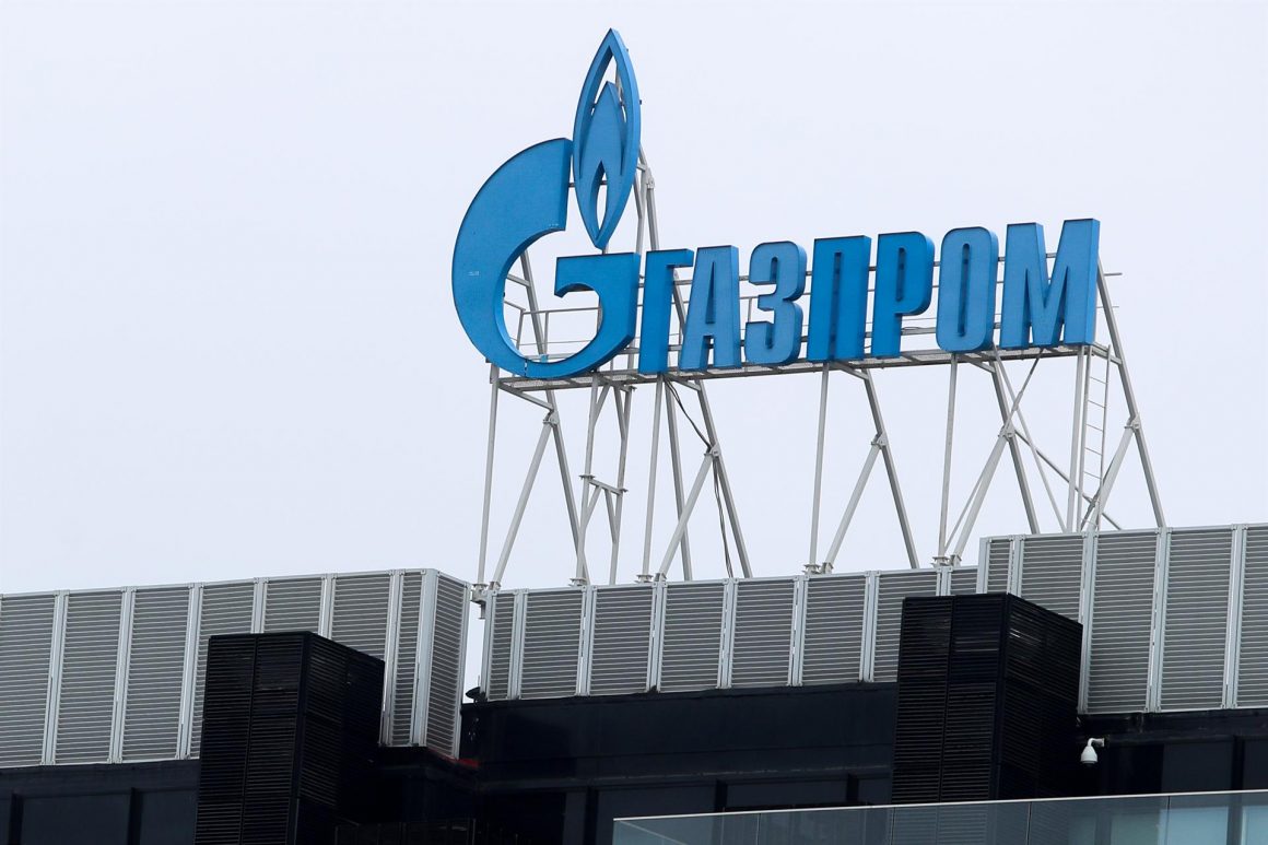 Logotipo de la empresa Gazprom en San Petersburgo. FOTO: Stringer/dpa