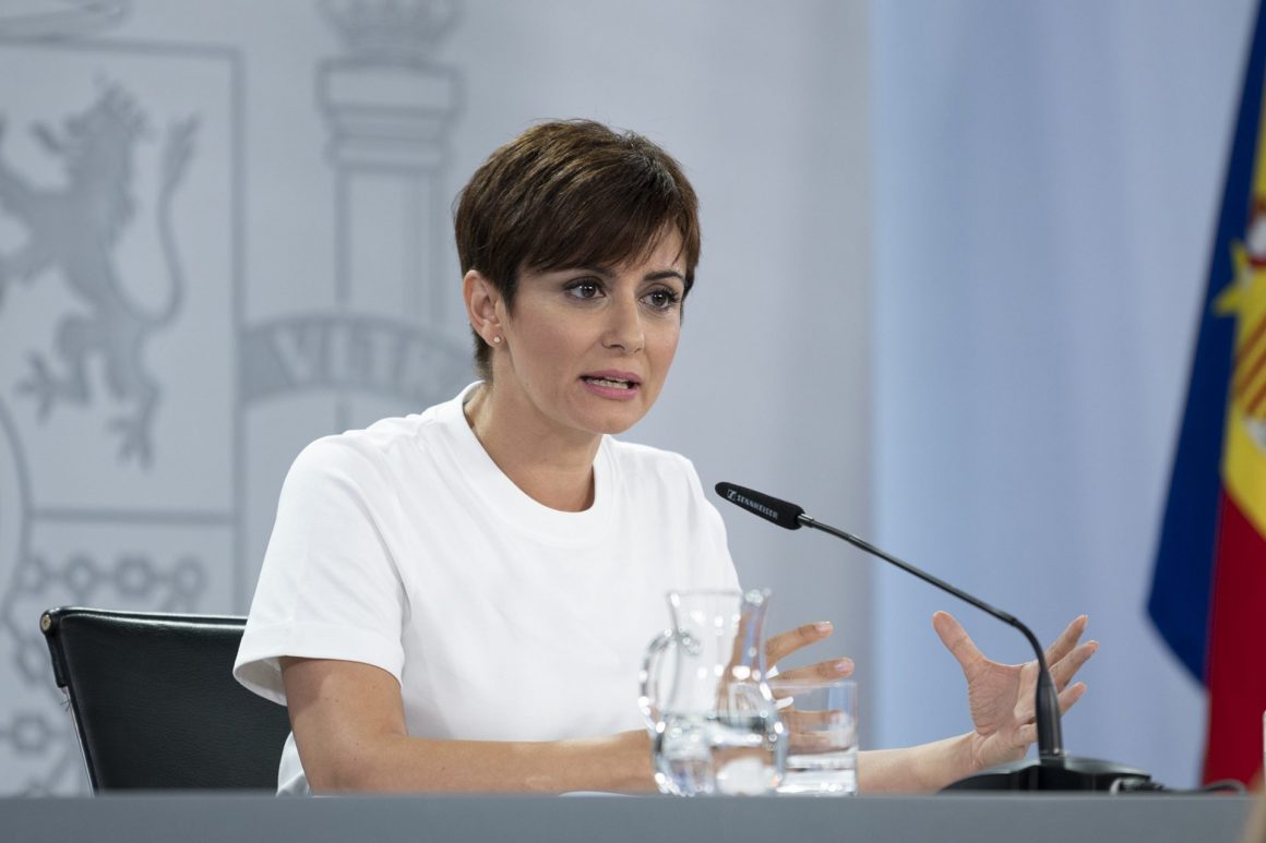 La ministra de Política Territorial y portavoz del Gobierno, Isabel Rodríguez, durante su intervención en la rueda de prensa posterior al Consejo de Ministros. FOTO: Pool Moncloa
