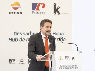 El Consejero Delegado de Repsol, Josu Jon Imaz durante su intervención en la presentación del Hub de descarbonización de Bilbao. FOTO: Repsol
