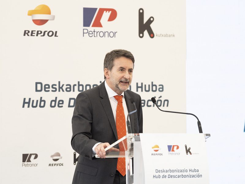 El Consejero Delegado de Repsol, Josu Jon Imaz durante su intervención en la presentación del Hub de descarbonización de Bilbao. FOTO: Repsol