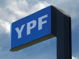 Indicador de una estación de servicio de YPF. FOTO: YPF