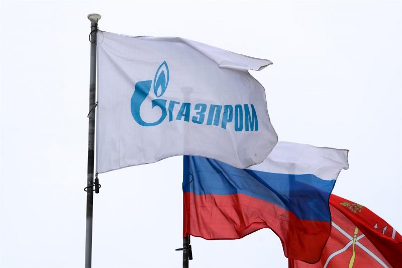 Bandera de Gazprom y Rusia. FOTO: Igor Russak/dpa