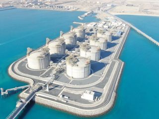Obra de construcción de ocho tanques de gas natural licuado (GNL) en Kuwait. FOTO: Duro Felguera