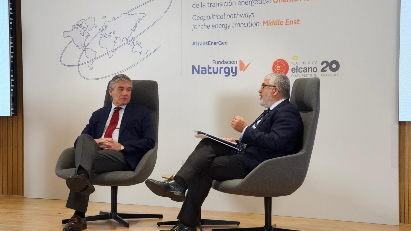 El presidente de Naturgy, Francisco Reynés (izda), durante la jornada 'Sendas geopolíticas de la transición energética: Oriente Medio, a 19 de mayo de 2022, en Madrid (España). FOTO: Naturgy