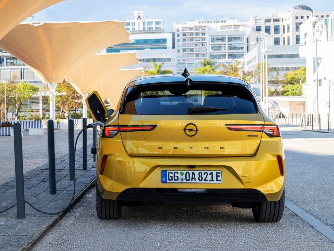 Opel Astra Hybrid 2022 Carga